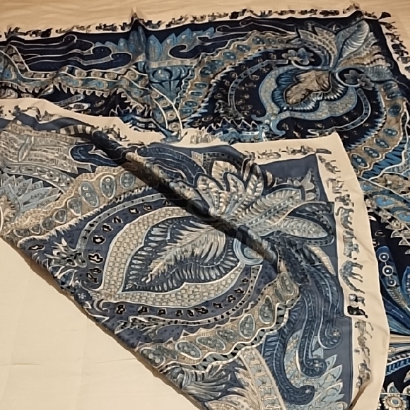 100% Silk CORCIOVO Navy and Cream Paisley Scarf - Picture 8 of 8